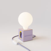 Cubetto table lamp with US plug, "Buonanotte fiorellino" porcelain effect globe bulb - Santomanifesto