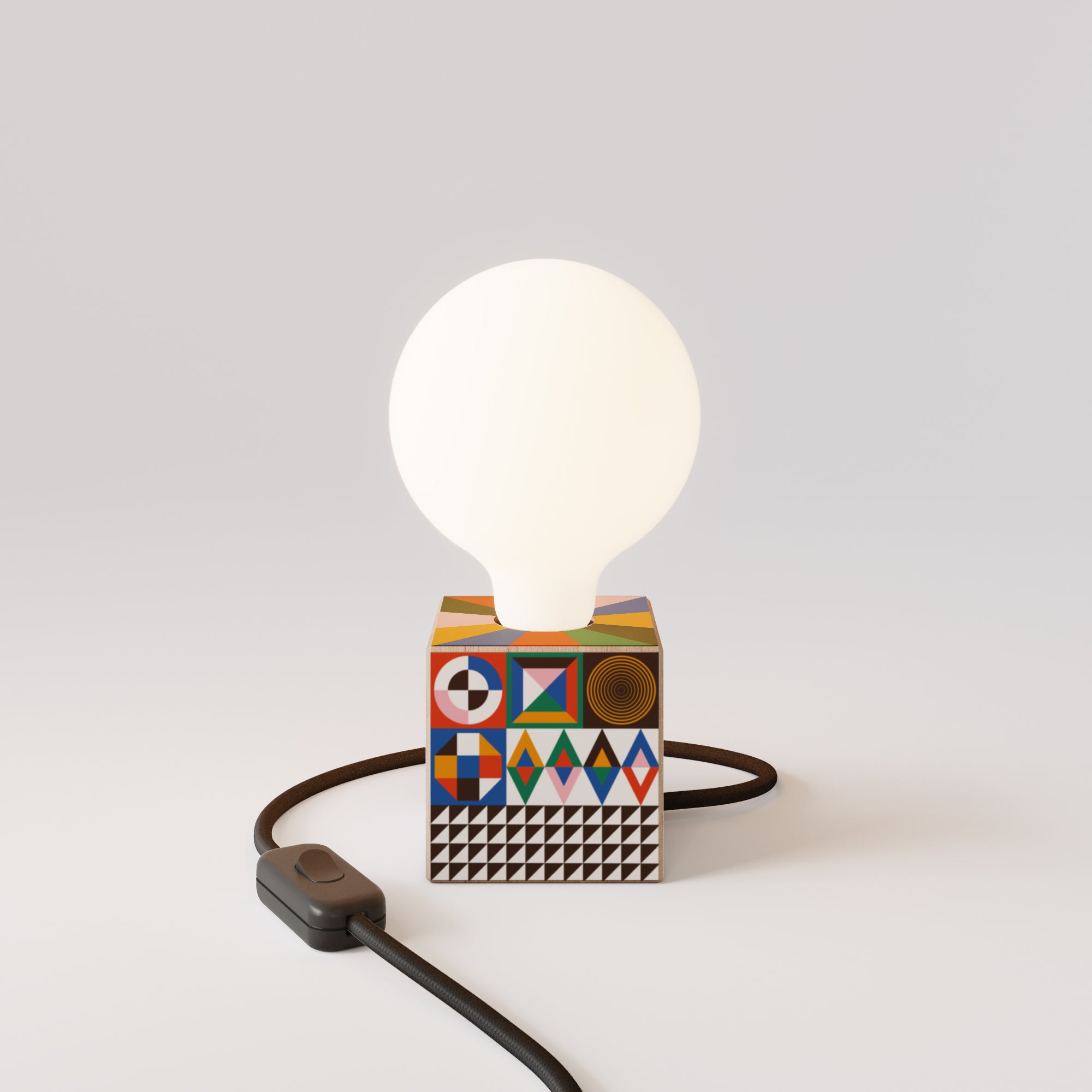 Cubetto table lamp with US plug, porcelain effect globe bulb - PosterLad