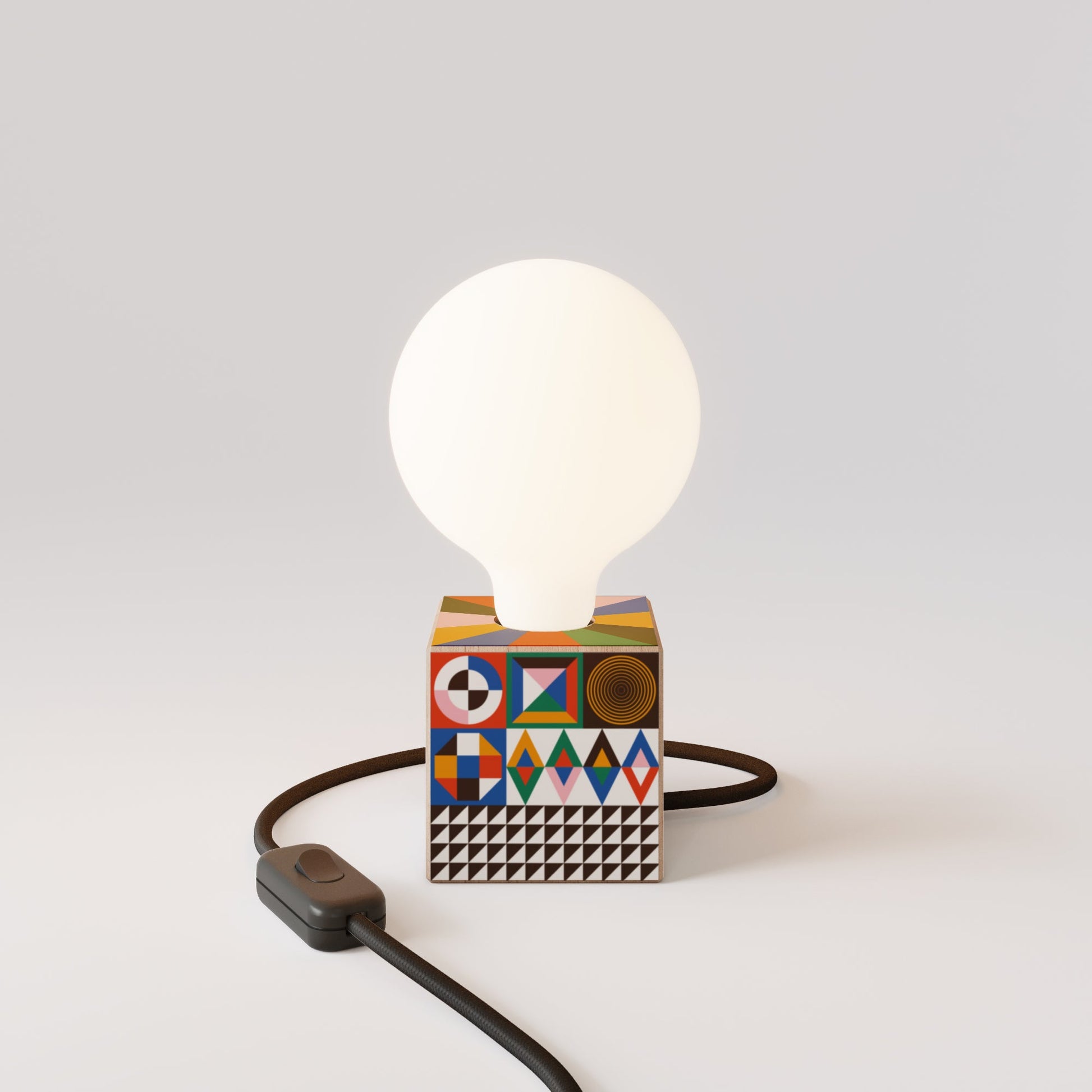 Cubetto table lamp with US plug, porcelain effect globe bulb - PosterLad - Creative Cables