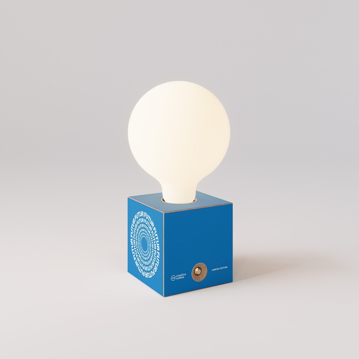 Lampada a batteria Cabless03 "Futur" con lampadina globo effetto porcellana - Futur Festival
