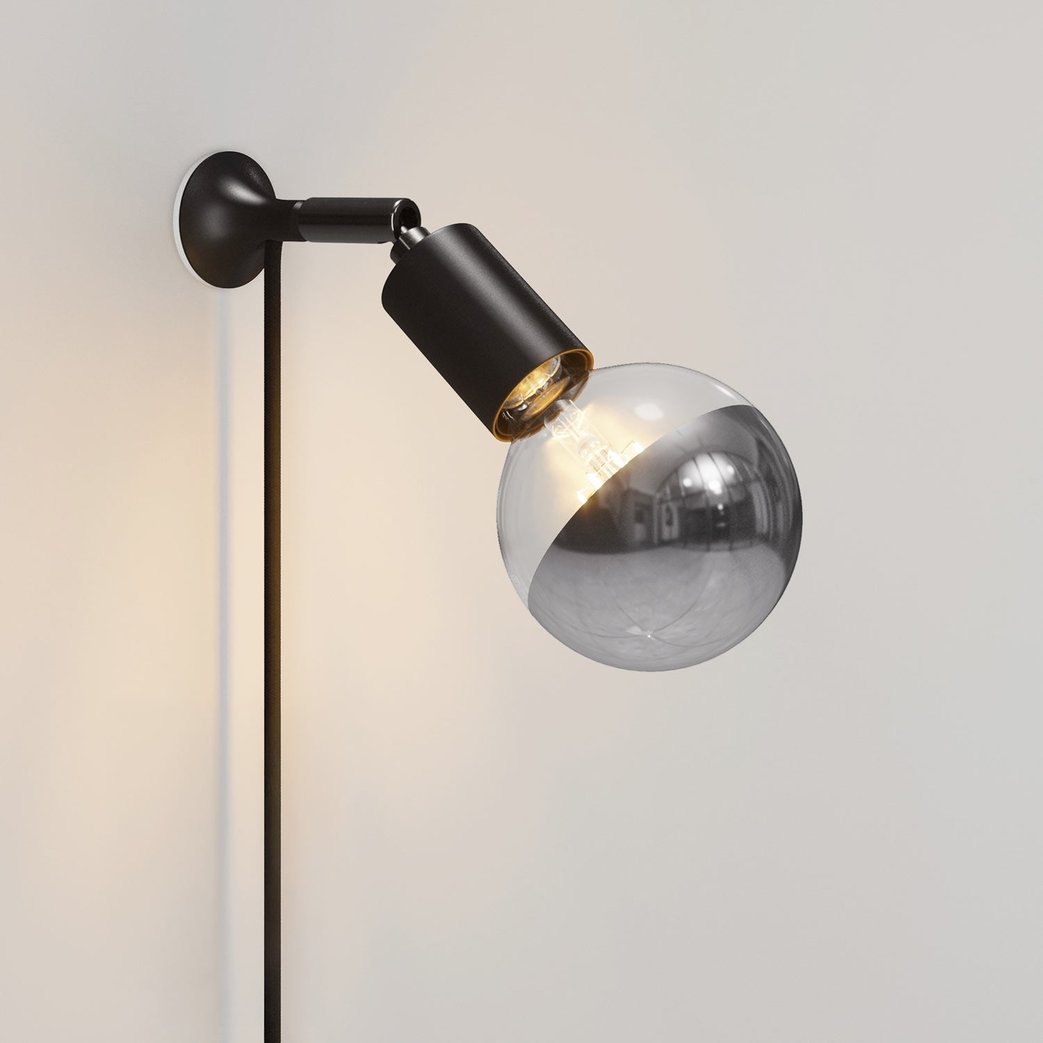 MAG-Y wall lamp with joint and metal dome bulb - Black