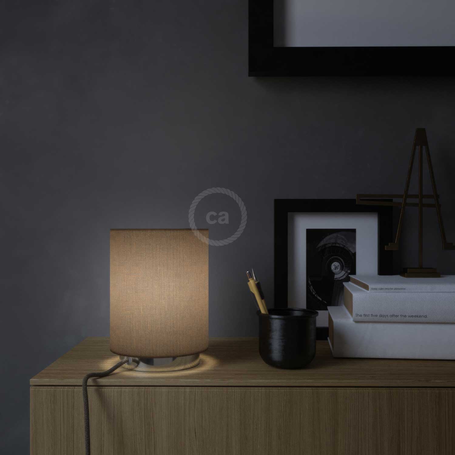 Posaluce metal base with Cilindro lampshade - Camelot Brown